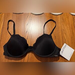 Calvin Klein Elegant Black Bra with Lace Detail